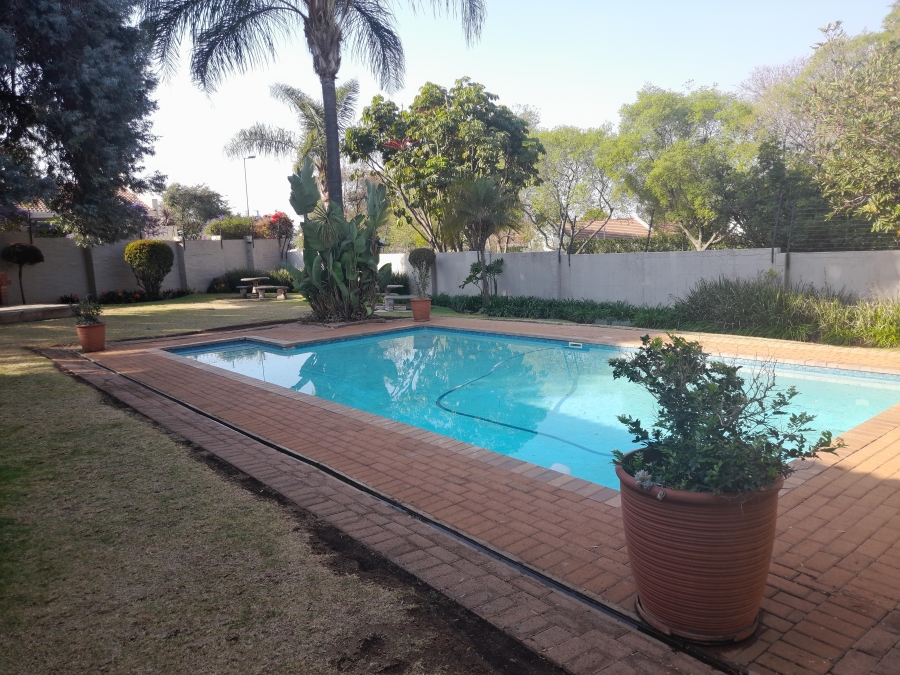 To Let 2 Bedroom Property for Rent in Magaliessig Gauteng
