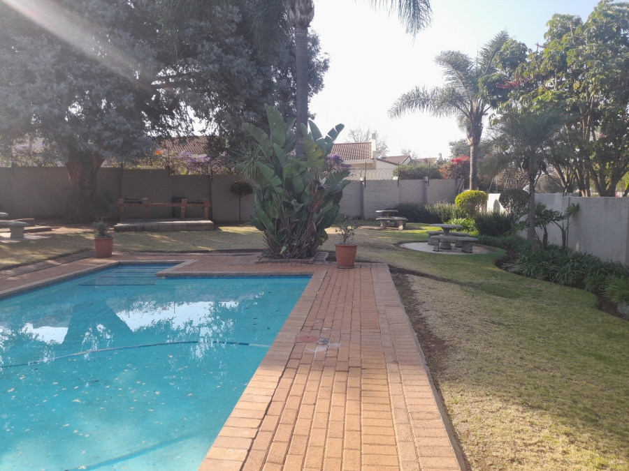 To Let 2 Bedroom Property for Rent in Magaliessig Gauteng