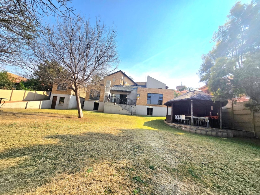 5 Bedroom Property for Sale in Zwartkop Gauteng