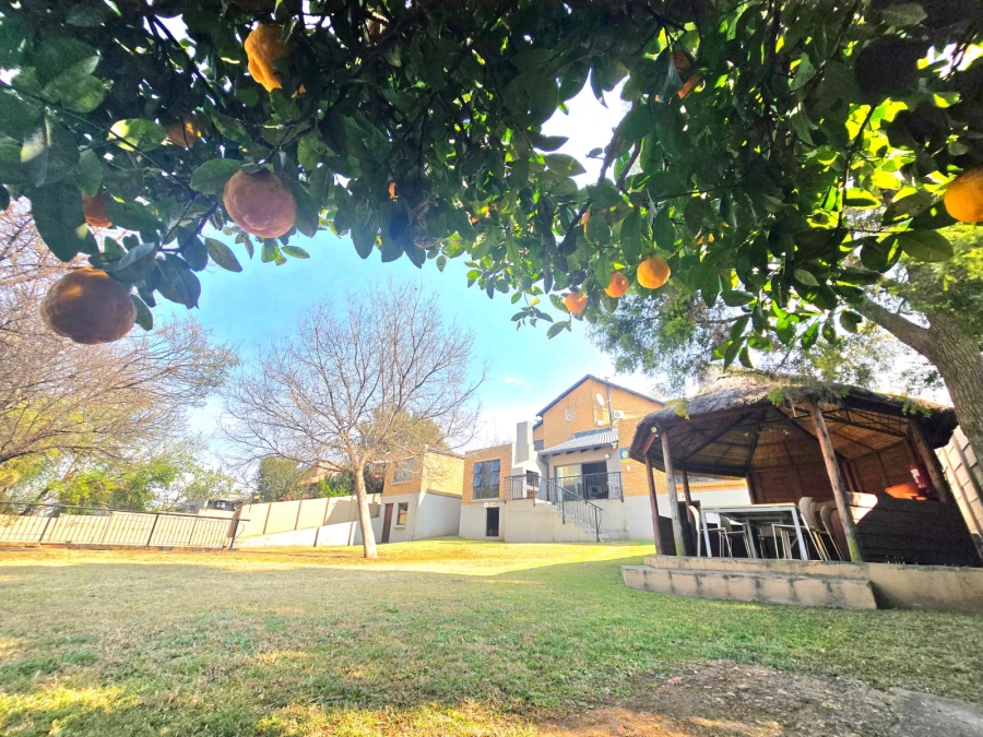 5 Bedroom Property for Sale in Zwartkop Gauteng
