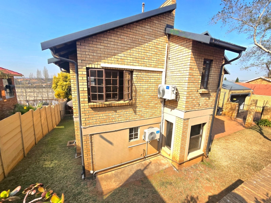 5 Bedroom Property for Sale in Zwartkop Gauteng