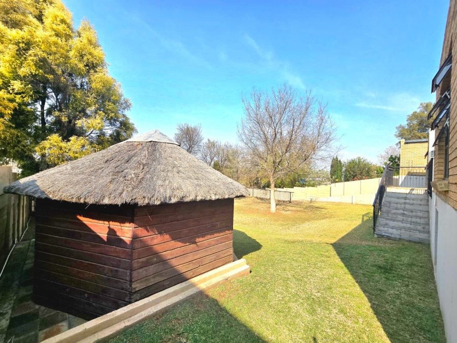 5 Bedroom Property for Sale in Zwartkop Gauteng