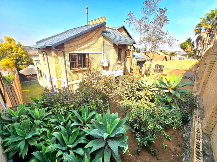 5 Bedroom Property for Sale in Zwartkop Gauteng