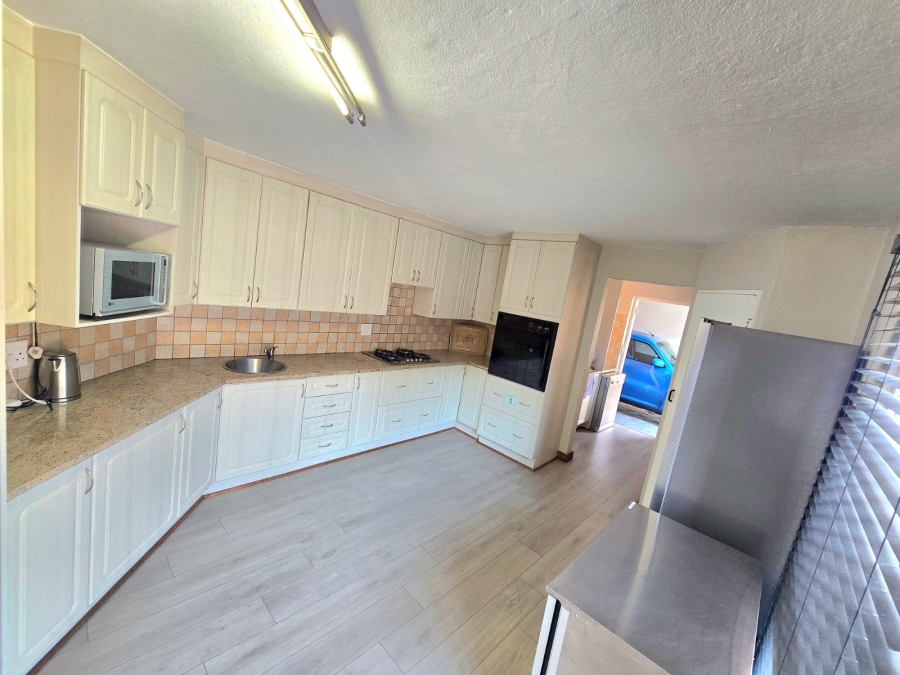 5 Bedroom Property for Sale in Zwartkop Gauteng