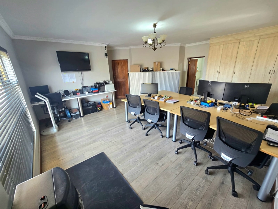 5 Bedroom Property for Sale in Zwartkop Gauteng