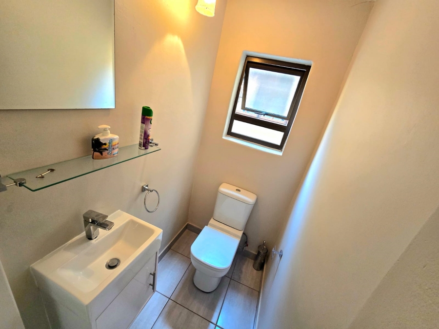 5 Bedroom Property for Sale in Zwartkop Gauteng