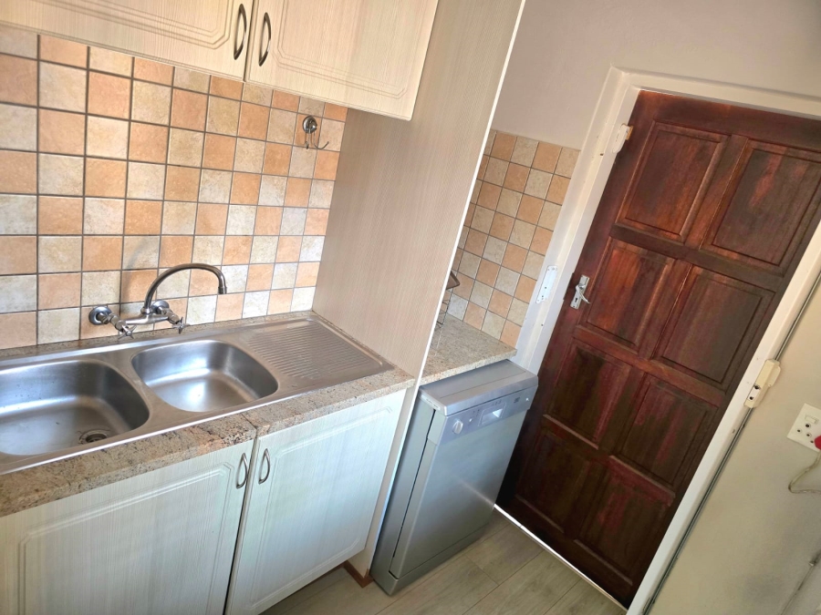 5 Bedroom Property for Sale in Zwartkop Gauteng