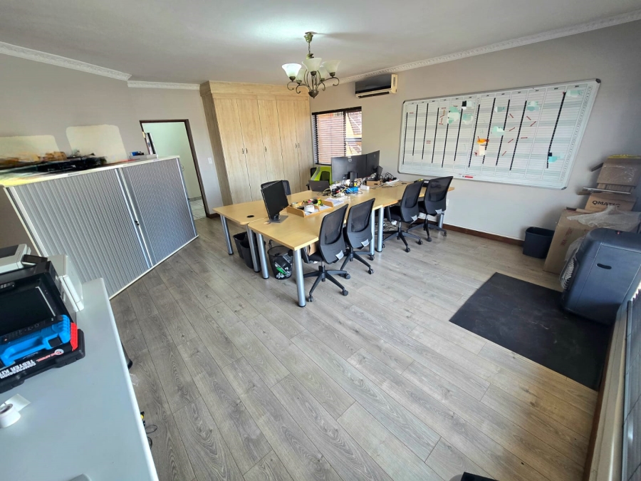 5 Bedroom Property for Sale in Zwartkop Gauteng