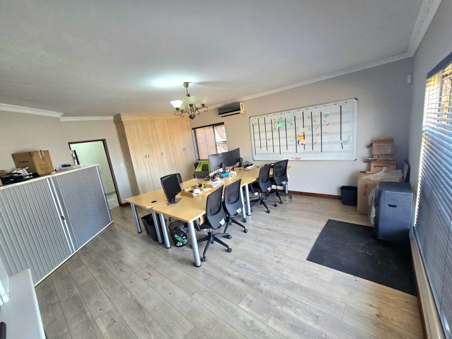 5 Bedroom Property for Sale in Zwartkop Gauteng