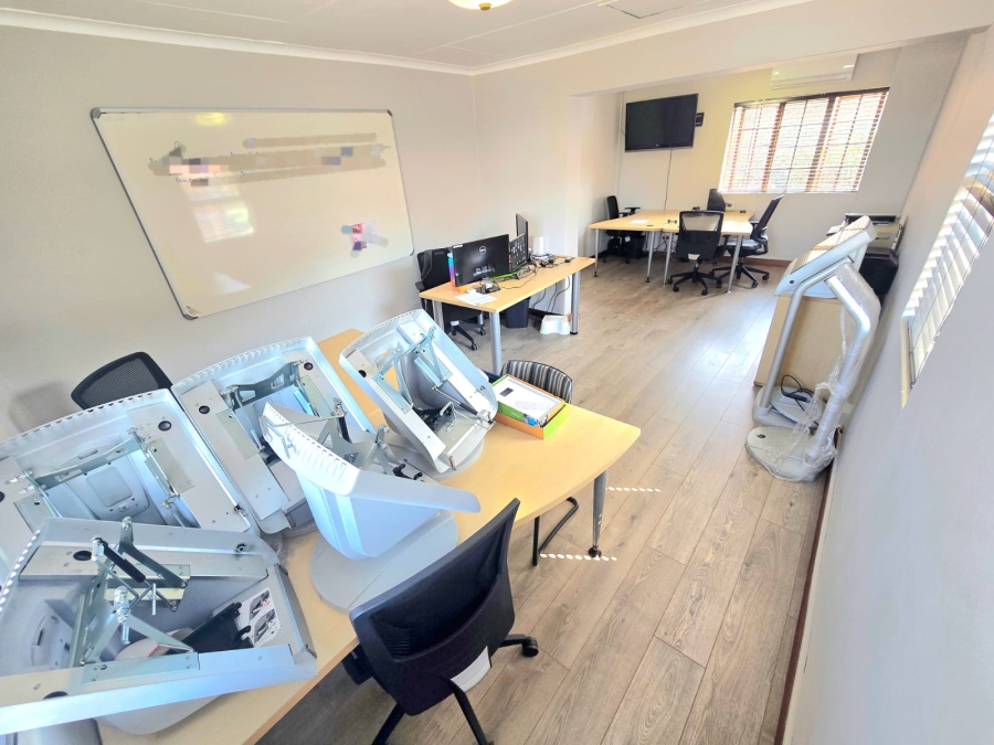 5 Bedroom Property for Sale in Zwartkop Gauteng