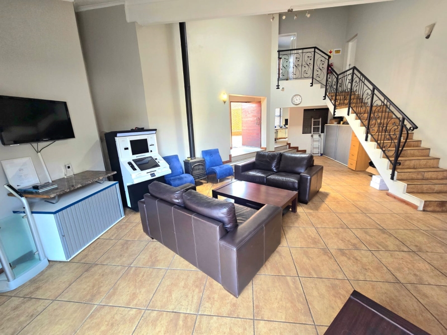 5 Bedroom Property for Sale in Zwartkop Gauteng