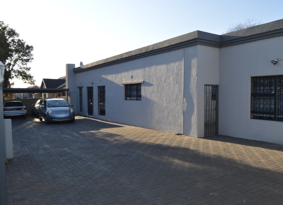 To Let 6 Bedroom Property for Rent in Horison Gauteng