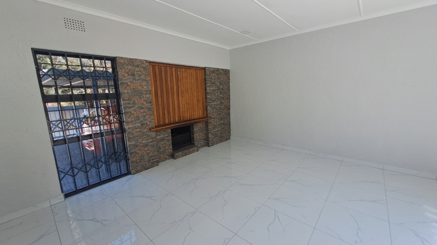 To Let 6 Bedroom Property for Rent in Horison Gauteng