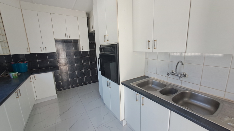 To Let 6 Bedroom Property for Rent in Horison Gauteng
