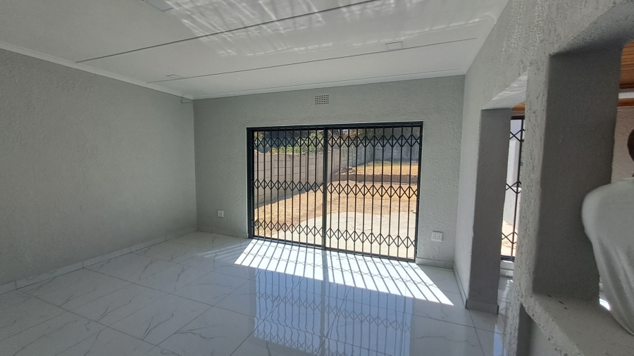 To Let 6 Bedroom Property for Rent in Horison Gauteng