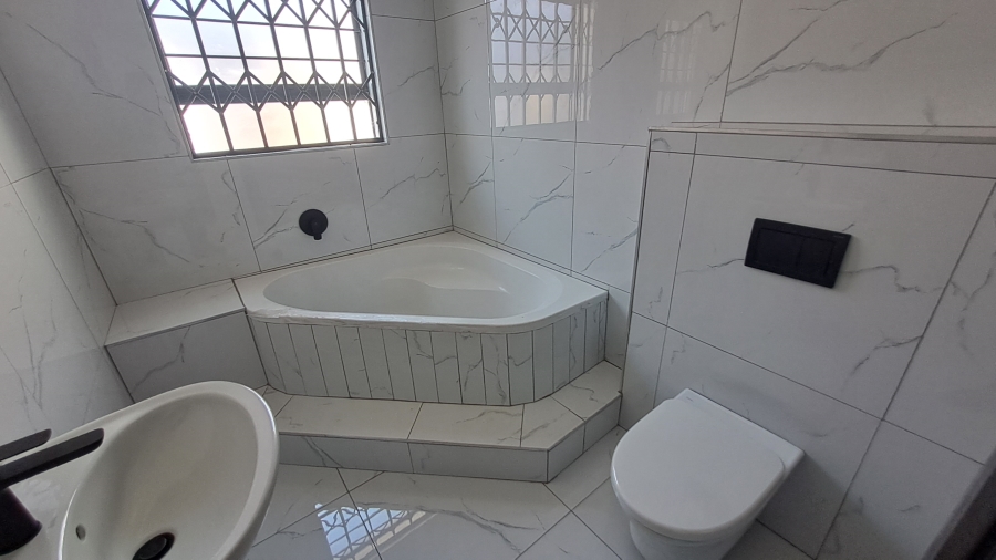 To Let 6 Bedroom Property for Rent in Horison Gauteng