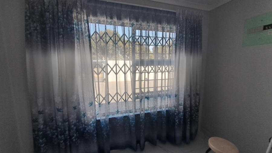 To Let 6 Bedroom Property for Rent in Horison Gauteng