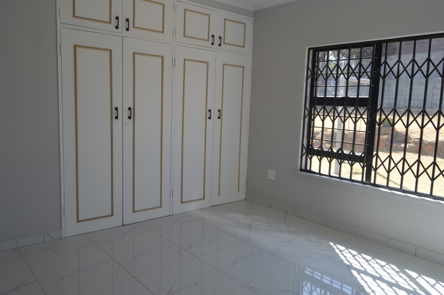 To Let 6 Bedroom Property for Rent in Horison Gauteng