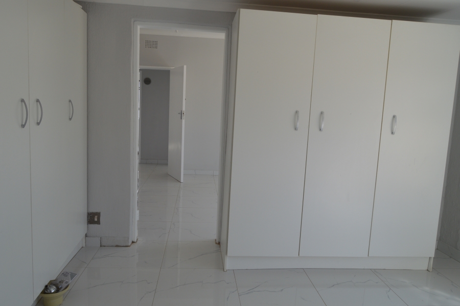 To Let 6 Bedroom Property for Rent in Horison Gauteng