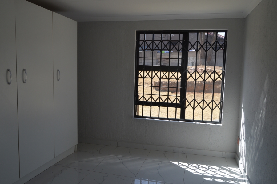 To Let 6 Bedroom Property for Rent in Horison Gauteng