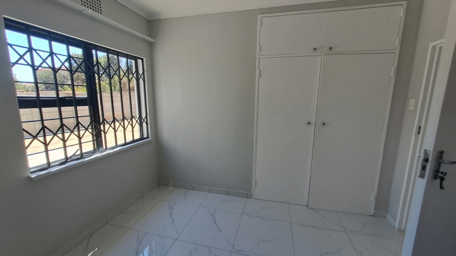 To Let 6 Bedroom Property for Rent in Horison Gauteng