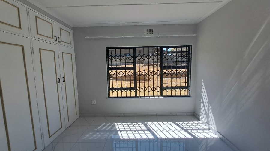 To Let 6 Bedroom Property for Rent in Horison Gauteng
