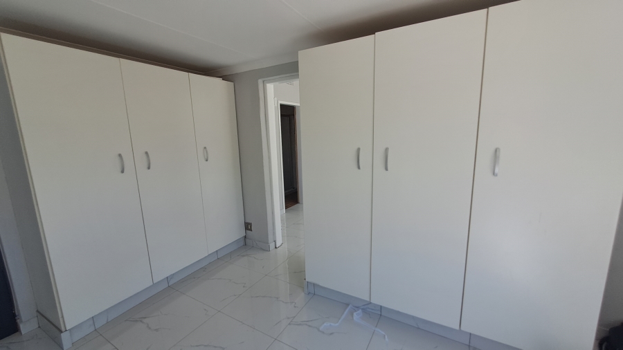 To Let 6 Bedroom Property for Rent in Horison Gauteng