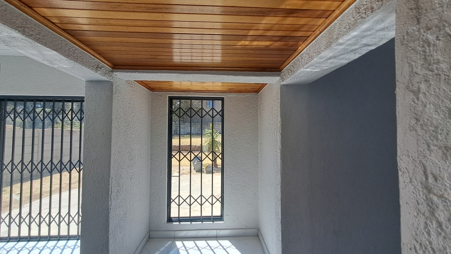 To Let 6 Bedroom Property for Rent in Horison Gauteng