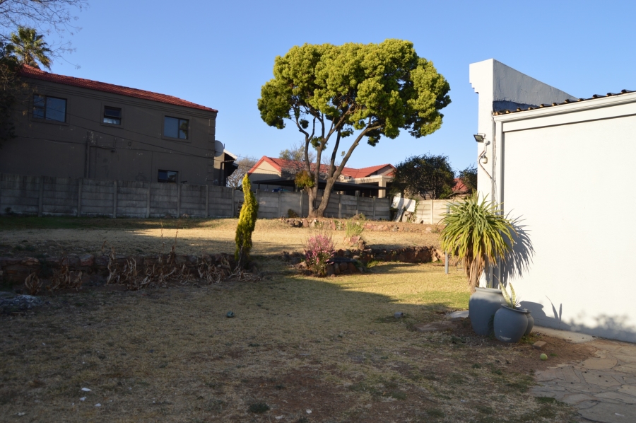 To Let 6 Bedroom Property for Rent in Horison Gauteng