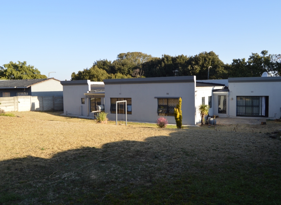 To Let 6 Bedroom Property for Rent in Horison Gauteng