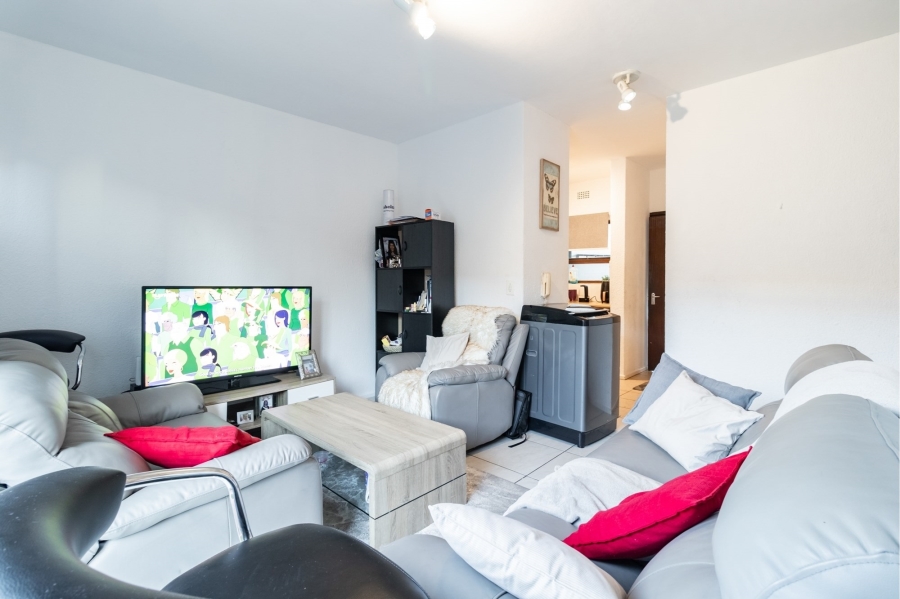 To Let 2 Bedroom Property for Rent in Wilro Park Gauteng