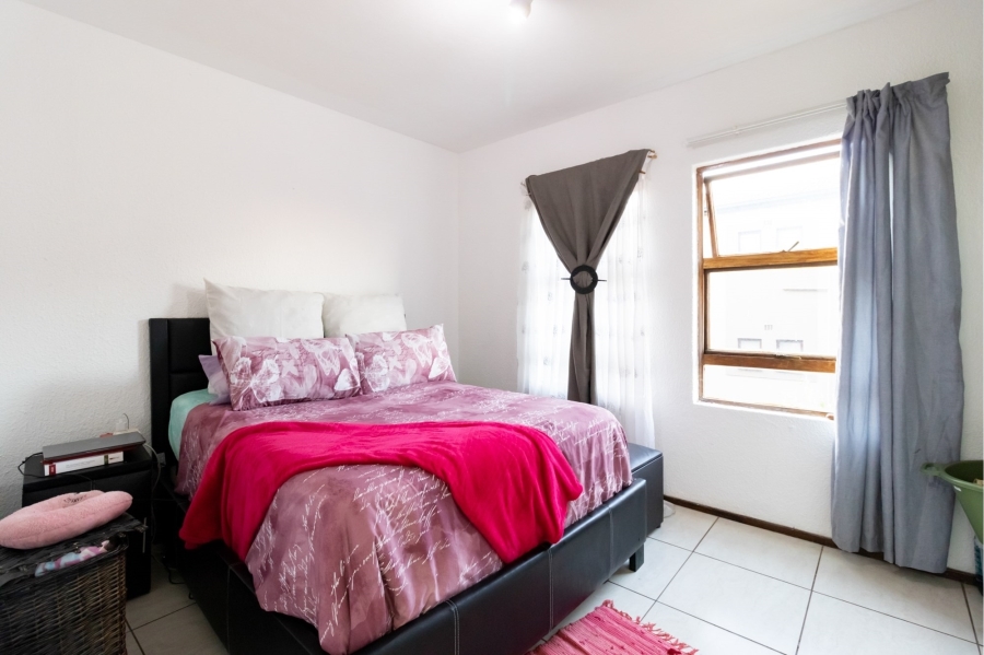 To Let 2 Bedroom Property for Rent in Wilro Park Gauteng