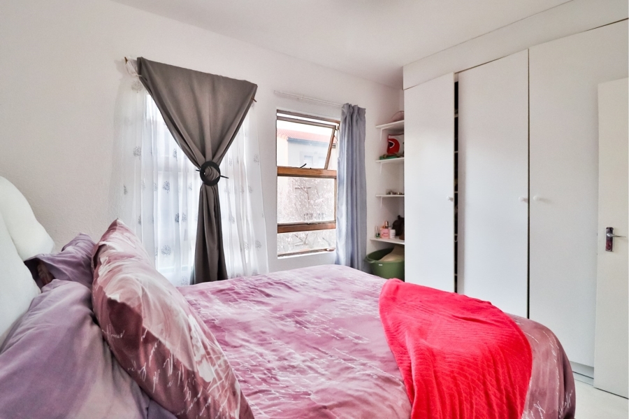 To Let 2 Bedroom Property for Rent in Wilro Park Gauteng