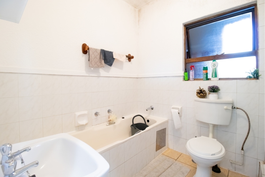 To Let 2 Bedroom Property for Rent in Wilro Park Gauteng