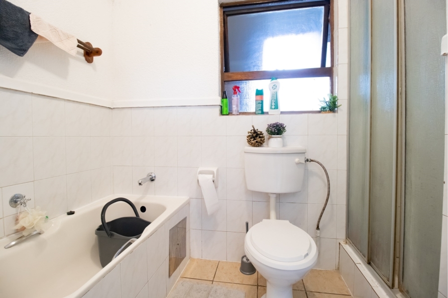 To Let 2 Bedroom Property for Rent in Wilro Park Gauteng