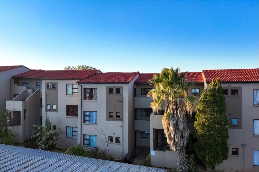 To Let 2 Bedroom Property for Rent in Wilro Park Gauteng