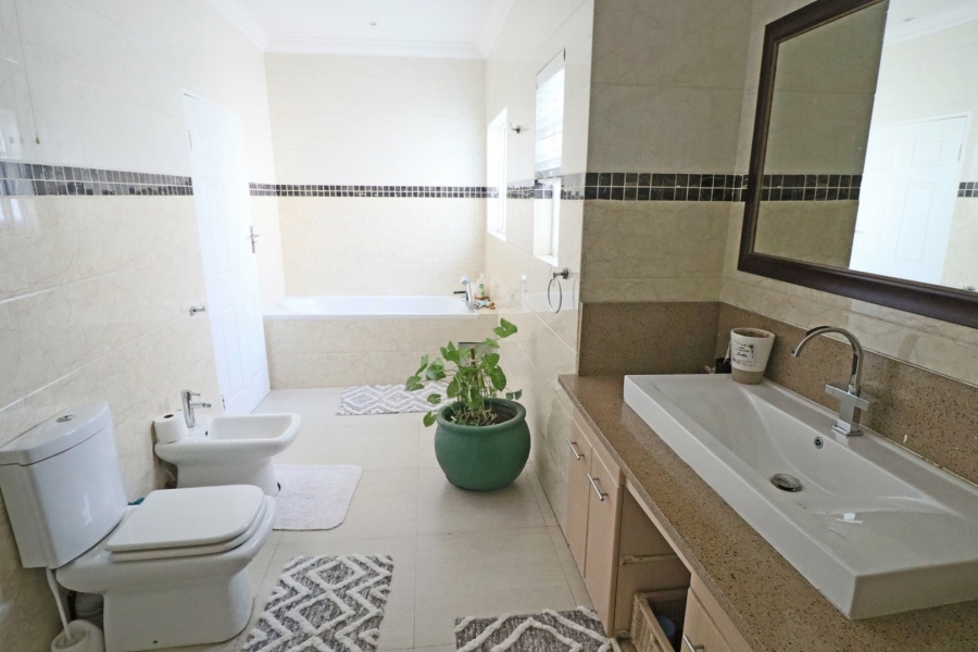 5 Bedroom Property for Sale in Bryanston Gauteng