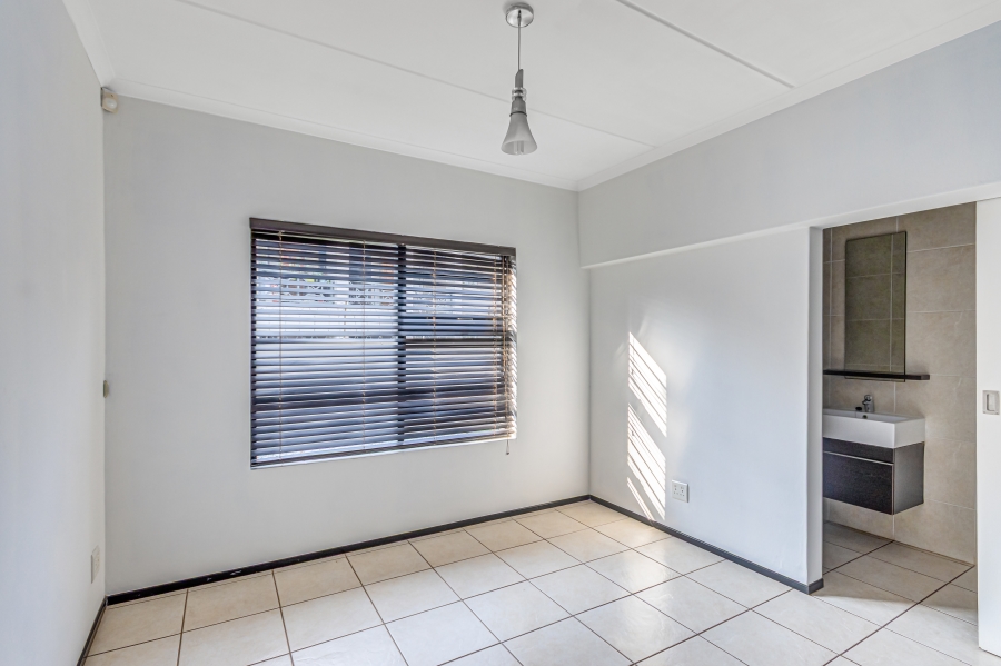 To Let 2 Bedroom Property for Rent in North Riding Gauteng