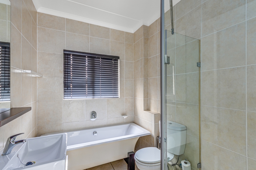 To Let 2 Bedroom Property for Rent in North Riding Gauteng