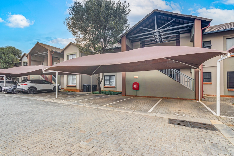 To Let 2 Bedroom Property for Rent in North Riding Gauteng