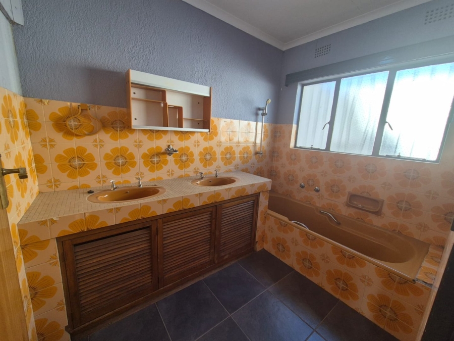 4 Bedroom Property for Sale in Wilro Park Gauteng