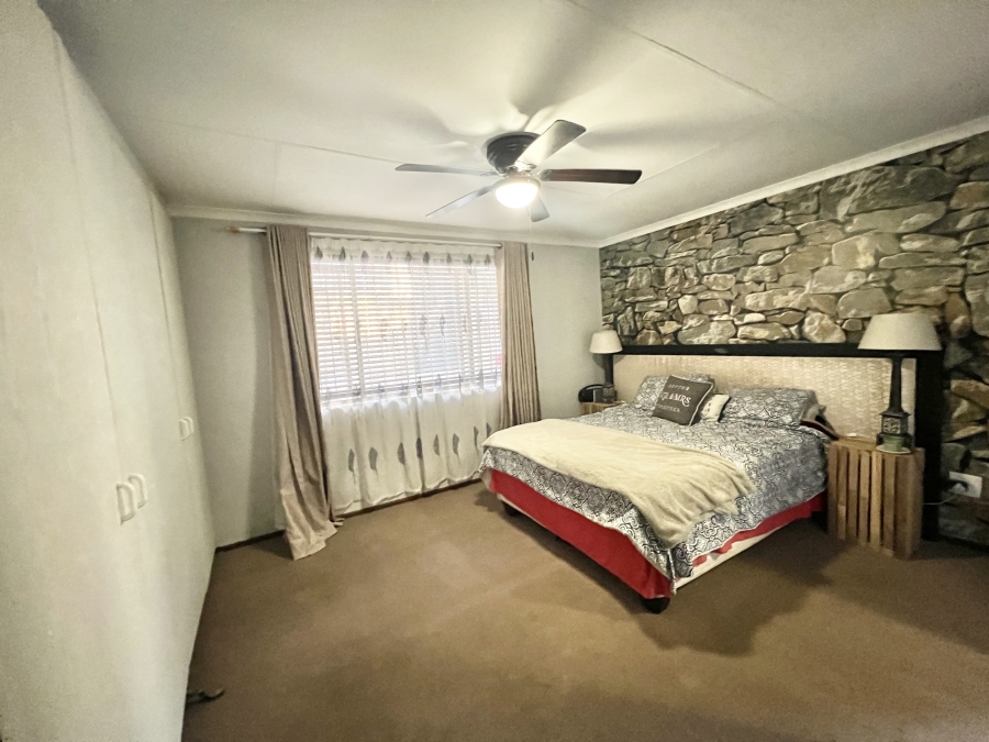 4 Bedroom Property for Sale in Halfway Gardens Gauteng