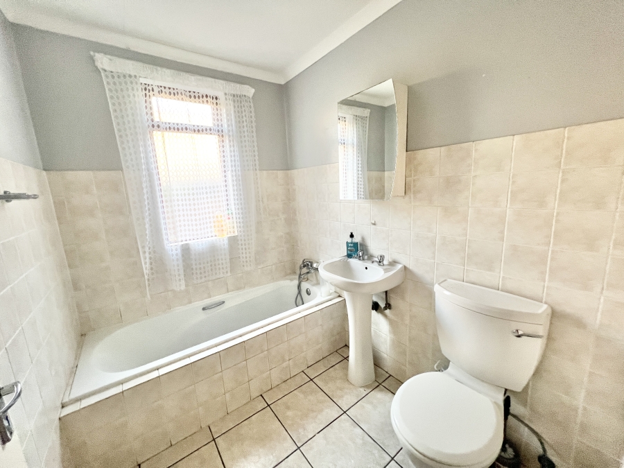 4 Bedroom Property for Sale in Halfway Gardens Gauteng