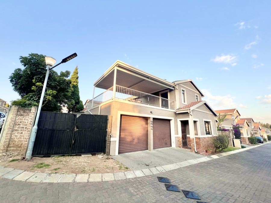 4 Bedroom Property for Sale in Halfway Gardens Gauteng