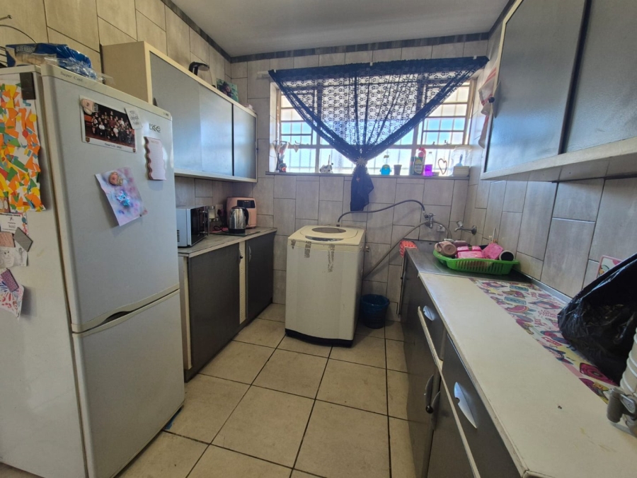 2 Bedroom Property for Sale in Greenhills Gauteng