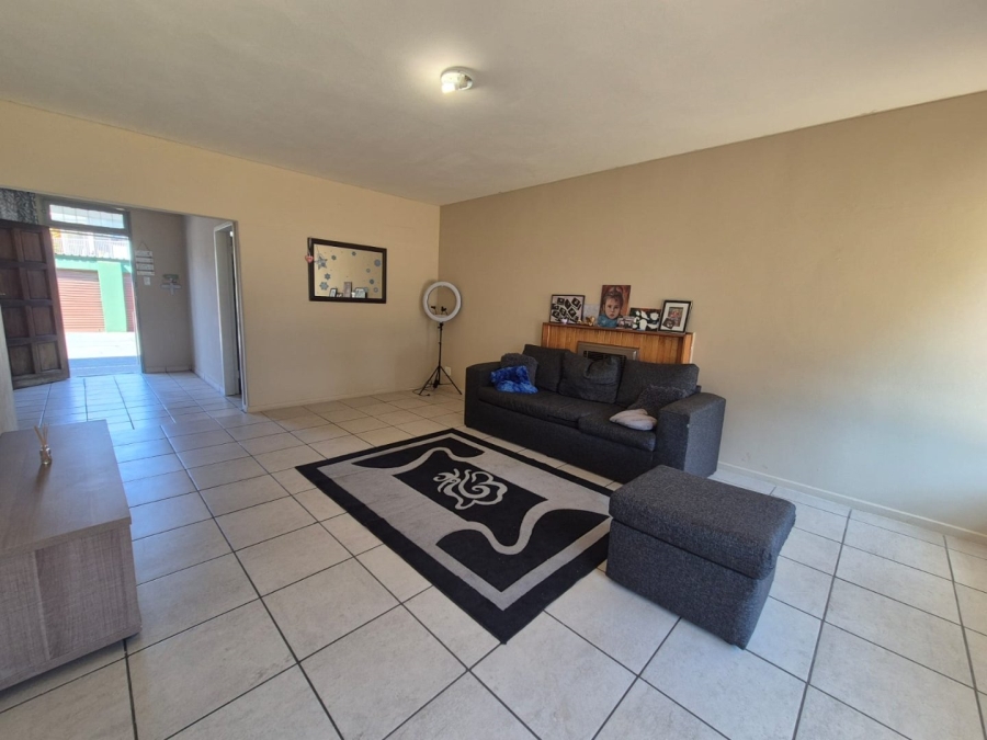 2 Bedroom Property for Sale in Greenhills Gauteng