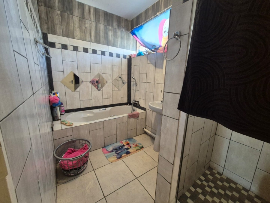 2 Bedroom Property for Sale in Greenhills Gauteng