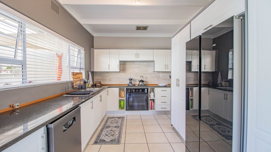 3 Bedroom Property for Sale in Farrarmere Gauteng