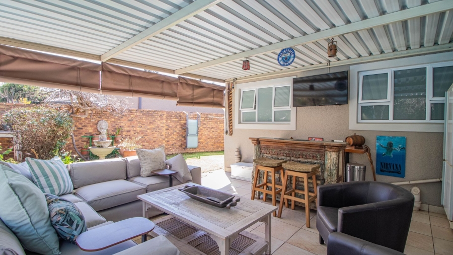 3 Bedroom Property for Sale in Farrarmere Gauteng