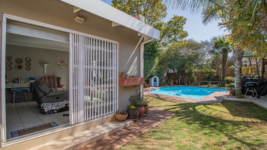 3 Bedroom Property for Sale in Farrarmere Gauteng